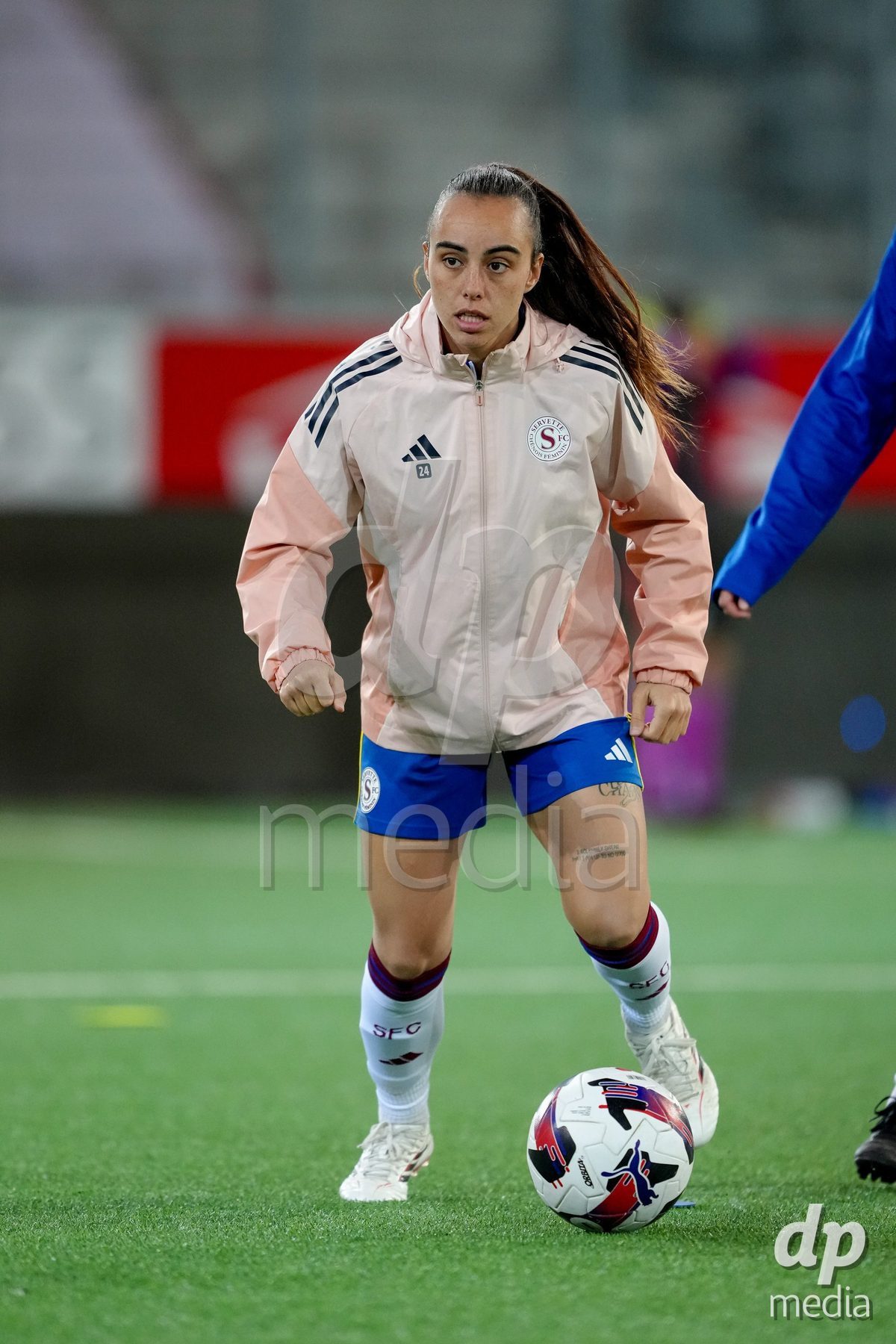 Schweiz: AXA Women's Super League 2025/26, FC Thun vs Servette FC Chenois Feminin - Stockhorn Arena, Thun: Joana Gaspar Da Silva Marchao (24 Servette FC) beim Aufwärmen
