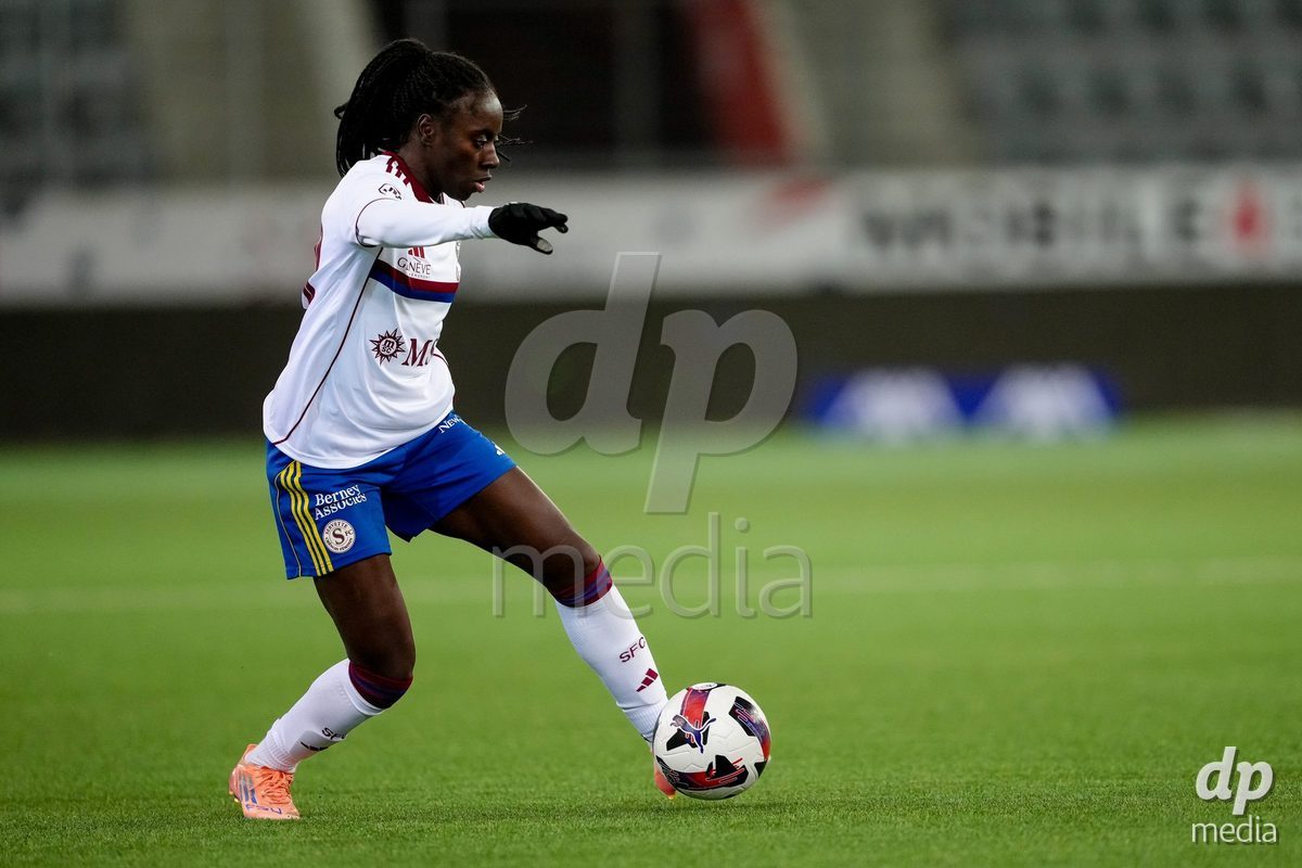 Schweiz: AXA Women's Super League 2025/26, FC Thun vs Servette FC Chenois Feminin - Stockhorn Arena, Thun: Benedicte Simon (78 Servette FC) in Aktion