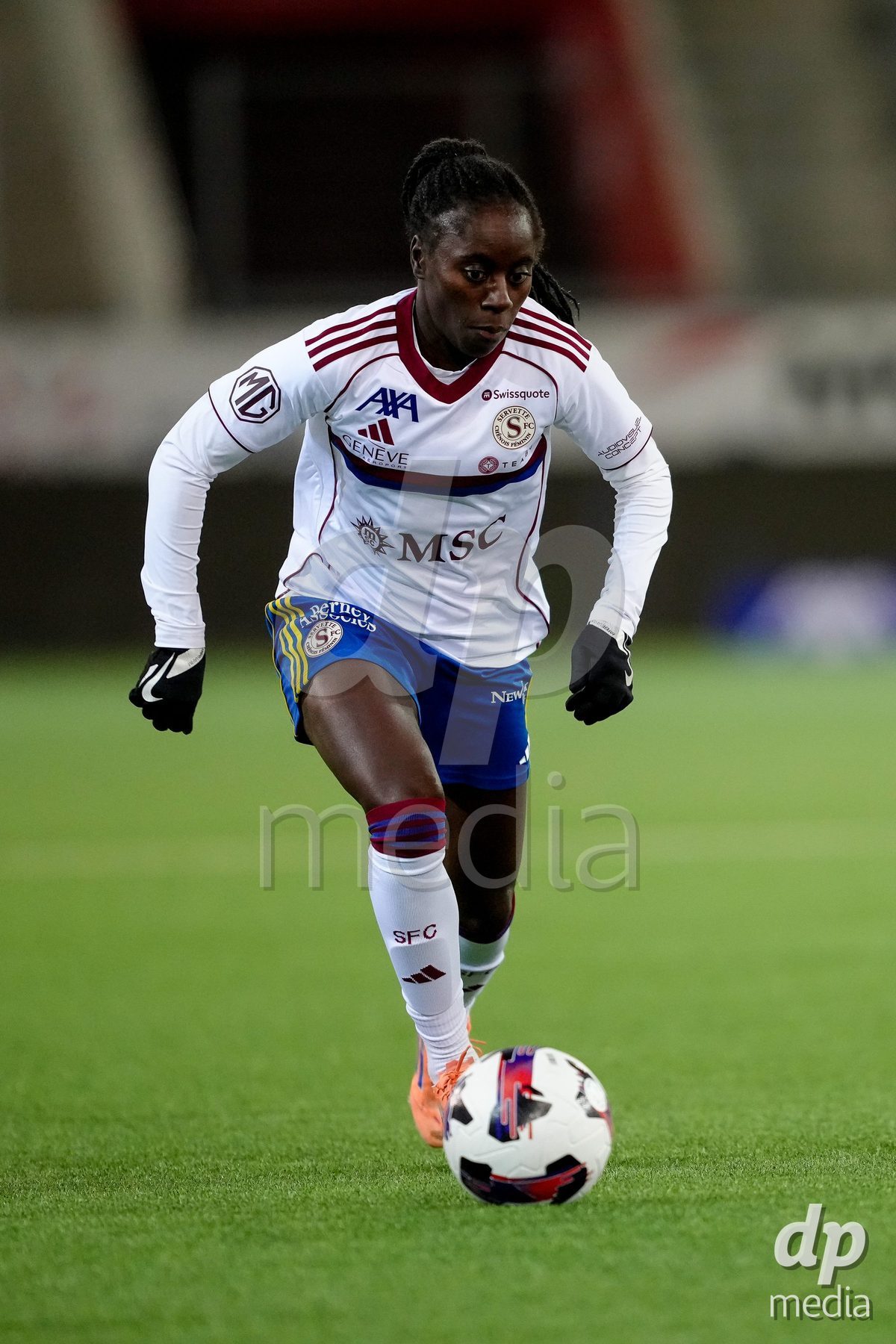 Schweiz: AXA Women's Super League 2025/26, FC Thun vs Servette FC Chenois Feminin - Stockhorn Arena, Thun: Benedicte Simon (78 Servette FC) in Aktion