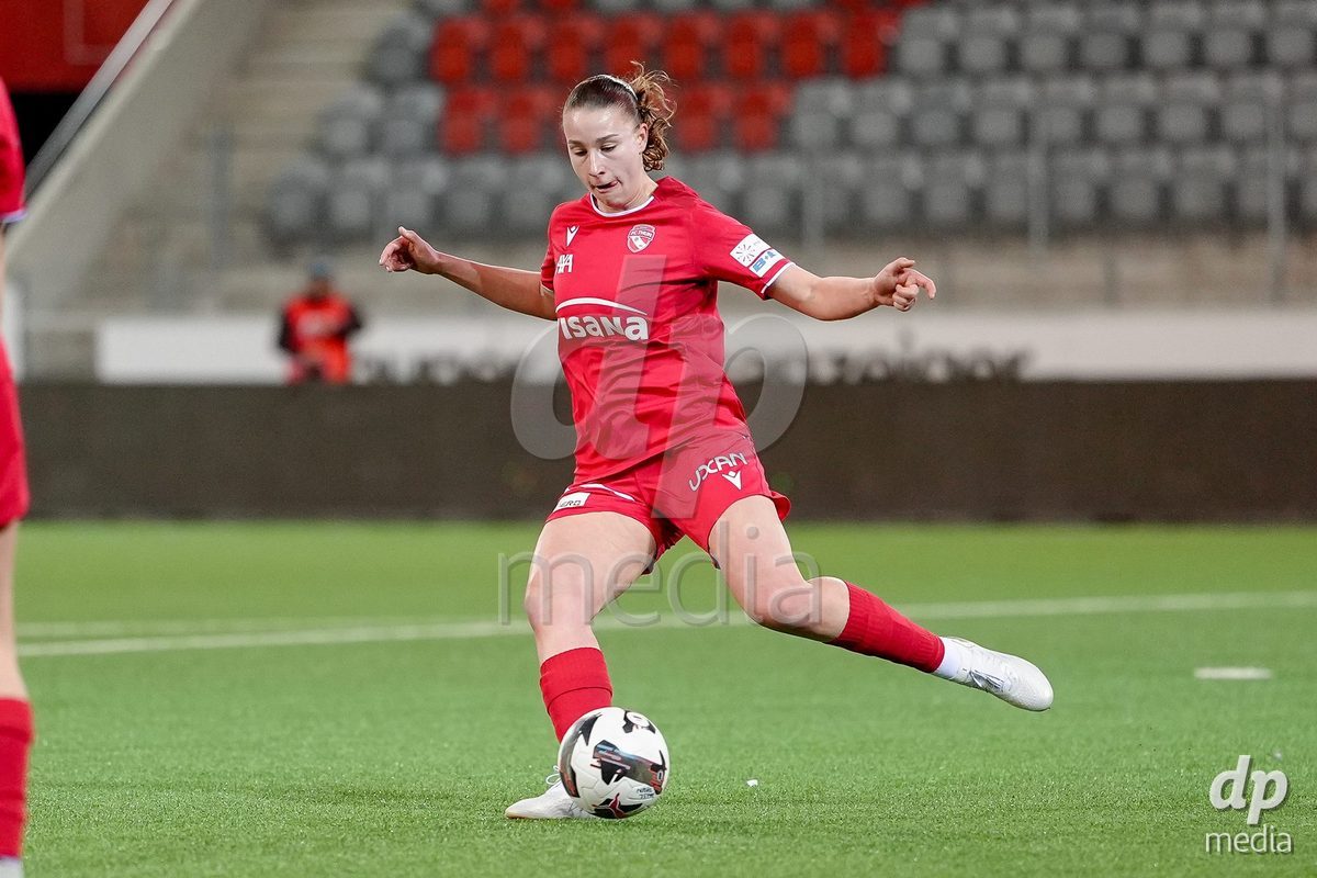 Schweiz: AXA Women's Super League 2025/26, FC Thun vs Servette FC Chenois Feminin - Stockhorn Arena, Thun: Lauriane Frei (31 Thun) in Aktion