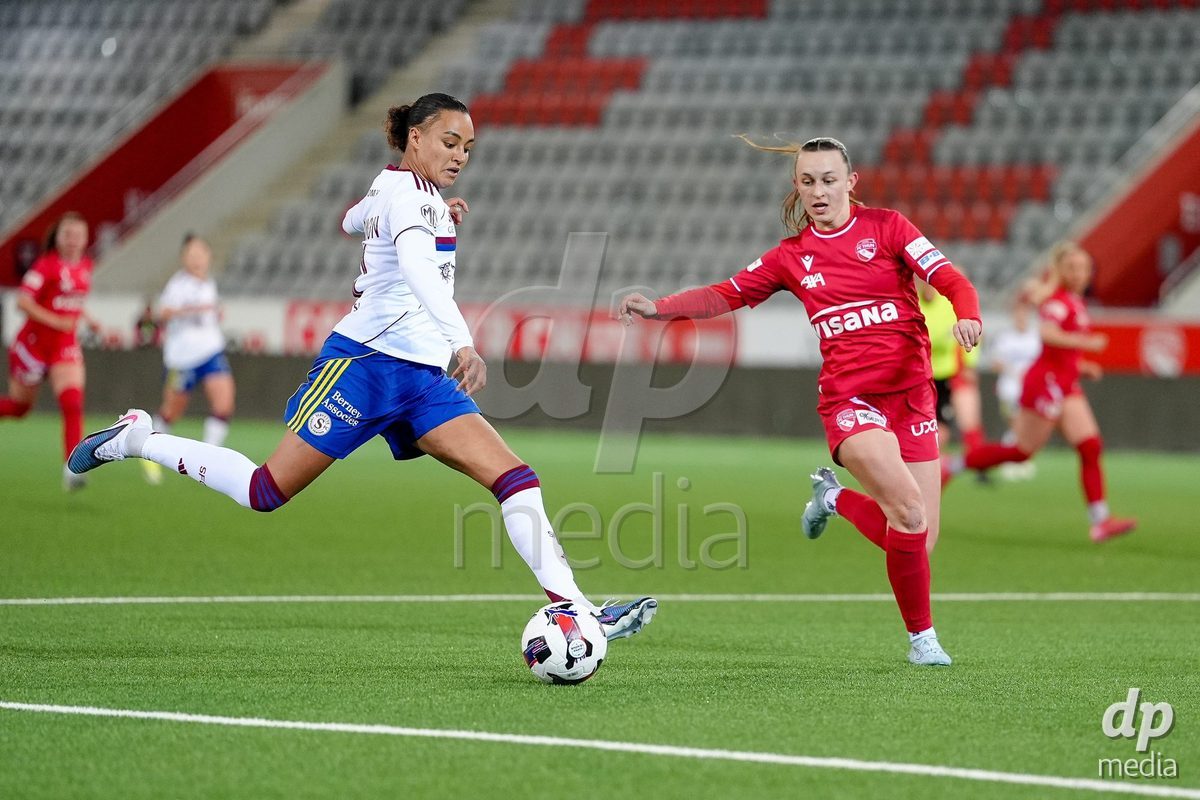 Schweiz: AXA Women's Super League 2025/26, FC Thun vs Servette FC Chenois Feminin - Stockhorn Arena, Thun: Maeva Stacy Salomon (7 Servette FC) mit dem Treffer zum 1:0