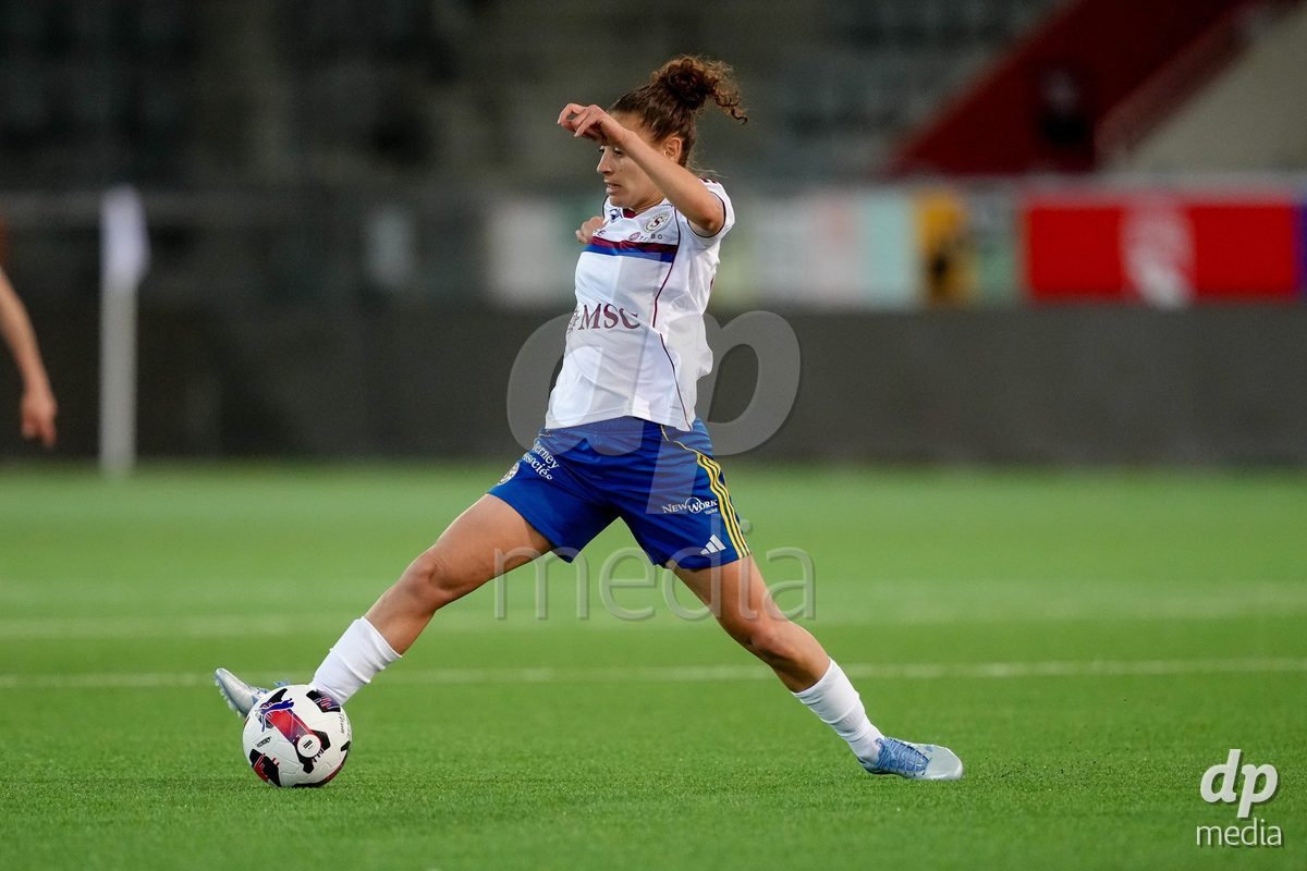 Schweiz: AXA Women's Super League 2025/26, FC Thun vs Servette FC Chenois Feminin - Stockhorn Arena, Thun: Elodie Nakkach (66 Servette FC) in Aktion