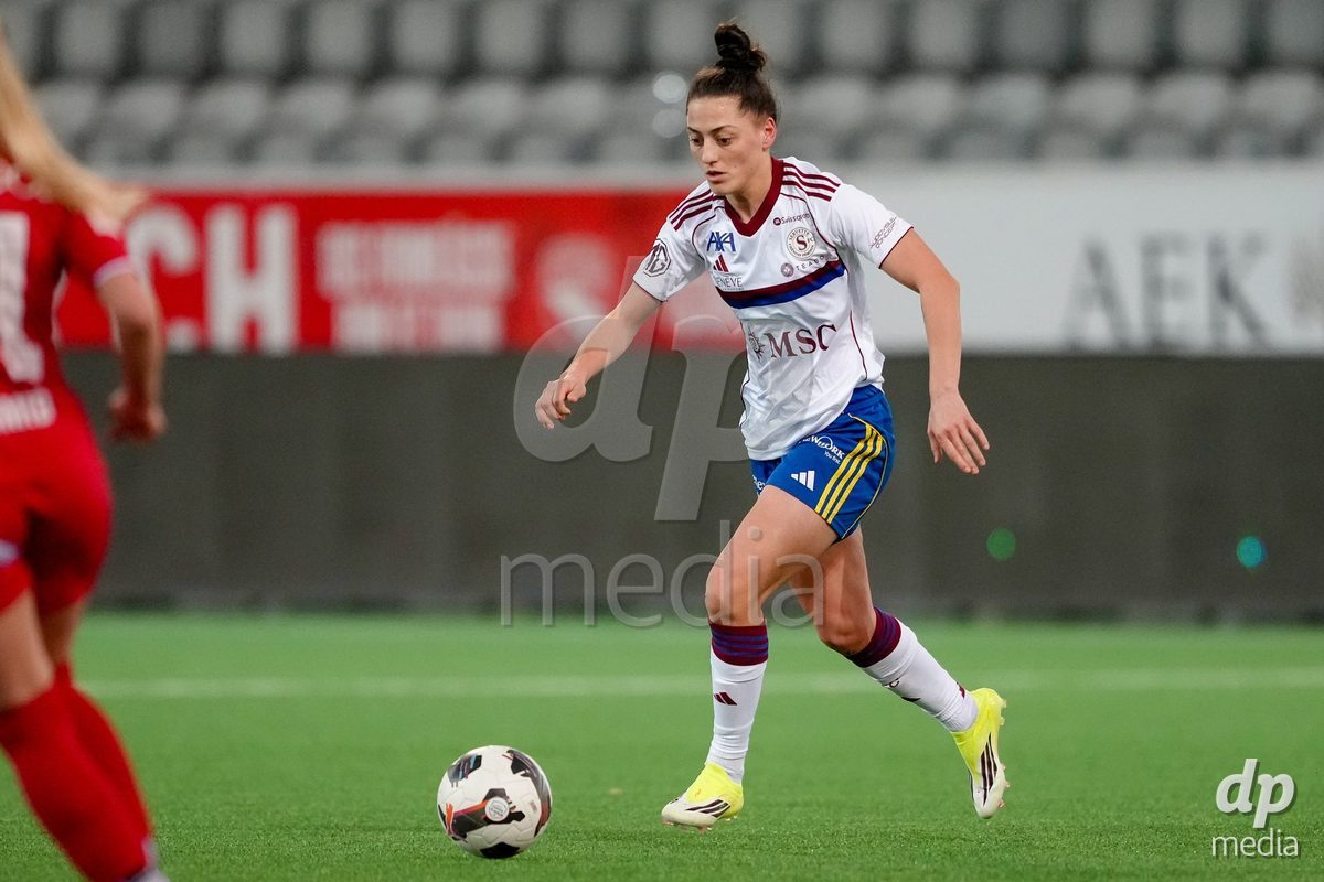Schweiz: AXA Women's Super League 2025/26, FC Thun vs Servette FC Chenois Feminin - Stockhorn Arena, Thun: Lumbardha Misini (6 Servette FC) in Aktion