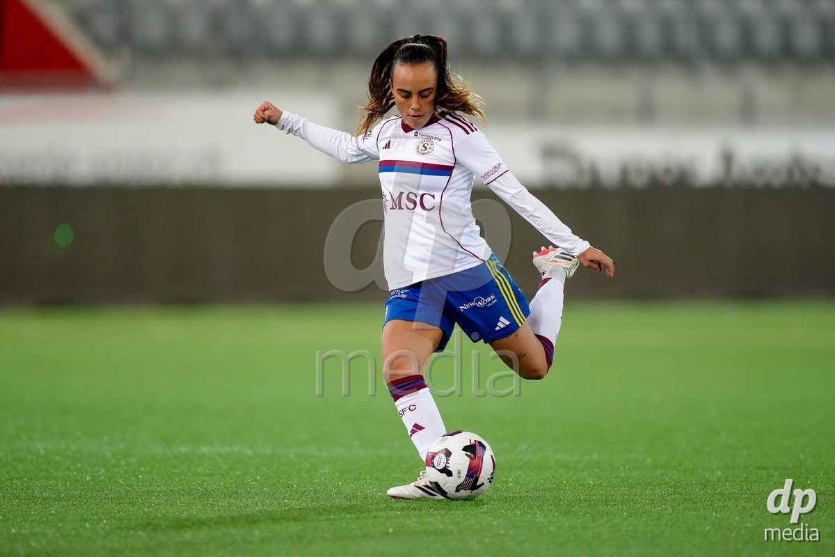 Schweiz: AXA Women's Super League 2025/26, FC Thun vs Servette FC Chenois Feminin - Stockhorn Arena, Thun: Joana Gaspar Da Silva Marchao (24 Servette FC) in Aktion