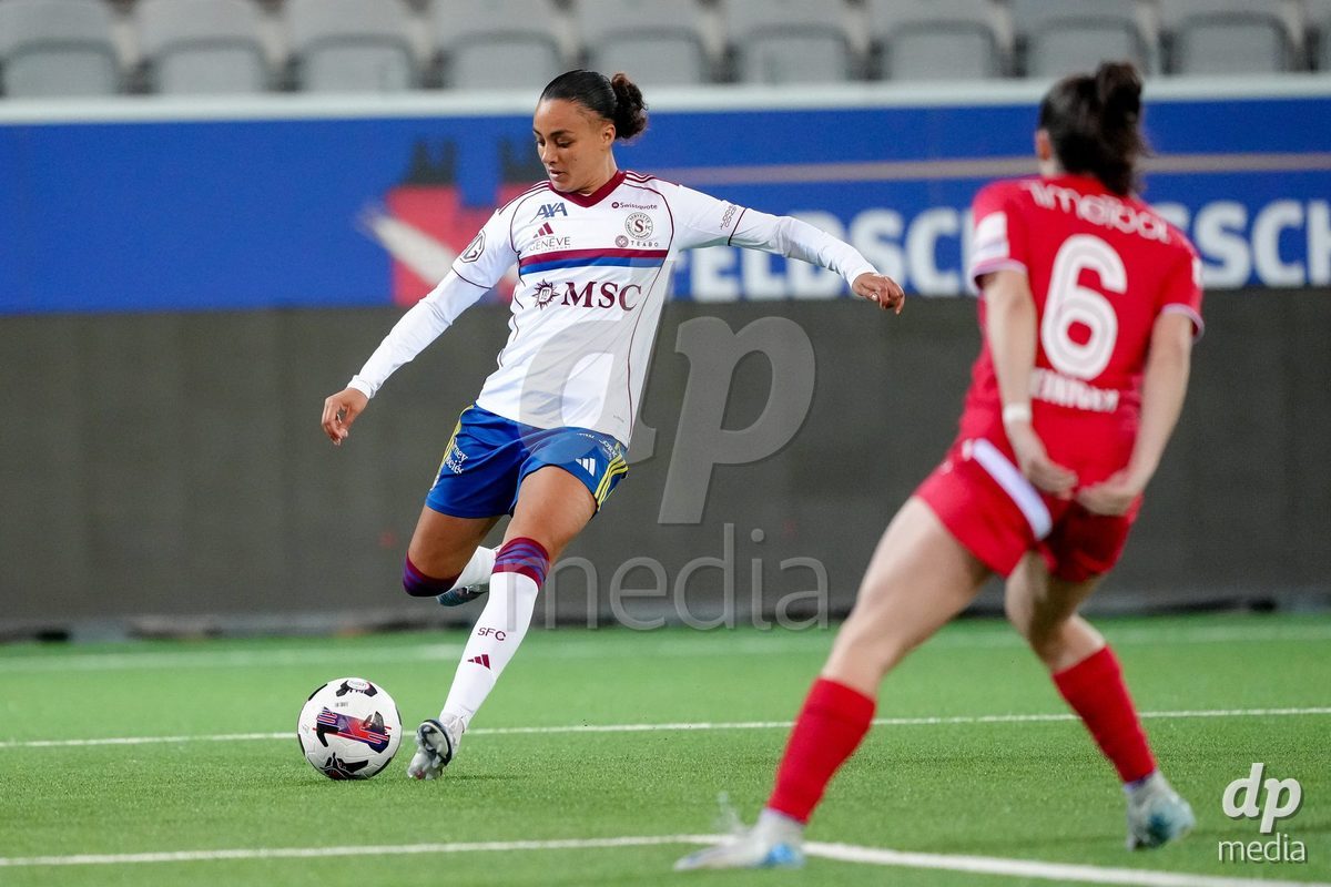 Schweiz: AXA Women's Super League 2025/26, FC Thun vs Servette FC Chenois Feminin - Stockhorn Arena, Thun: Maeva Stacy Salomon (7 Servette FC) in Aktion