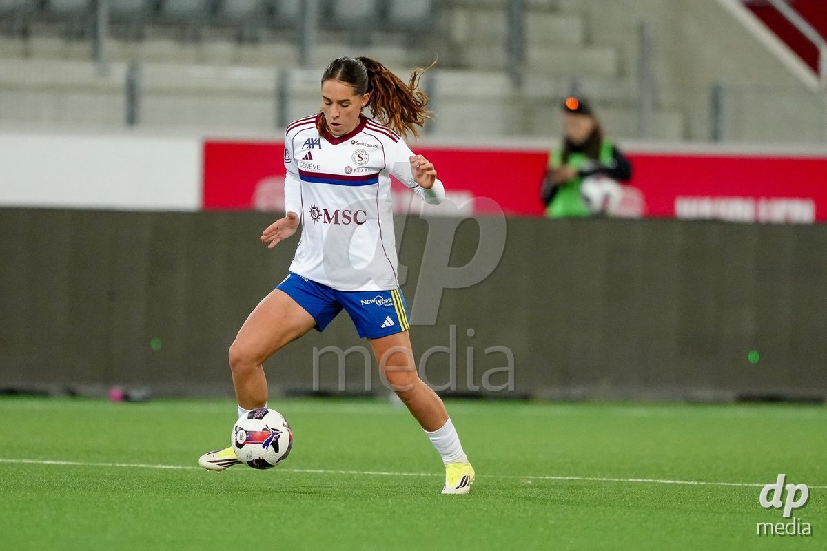 Schweiz: AXA Women's Super League 2025/26, FC Thun vs Servette FC Chenois Feminin - Stockhorn Arena, Thun: Amina Muratovic (23 Servette FC) in Aktion