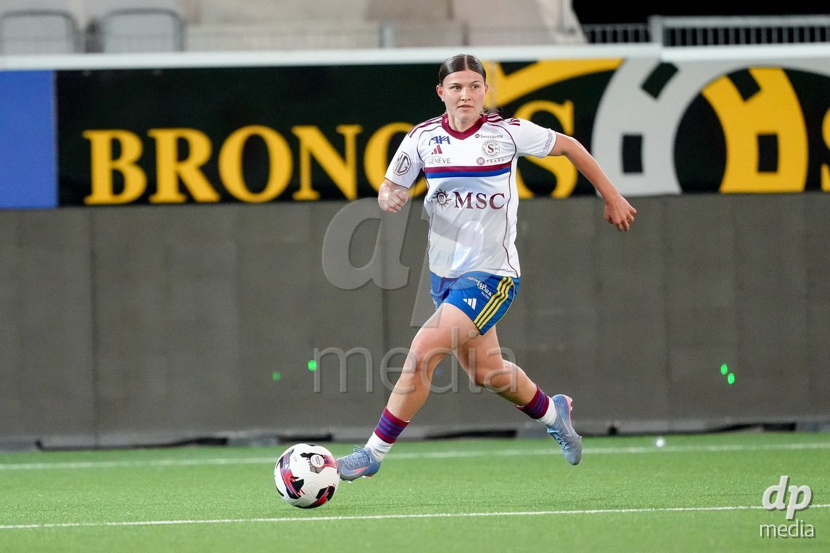 Schweiz: AXA Women's Super League 2025/26, FC Thun vs Servette FC Chenois Feminin - Stockhorn Arena, Thun: Chiara Wallin (22 Servette FC) in Aktion