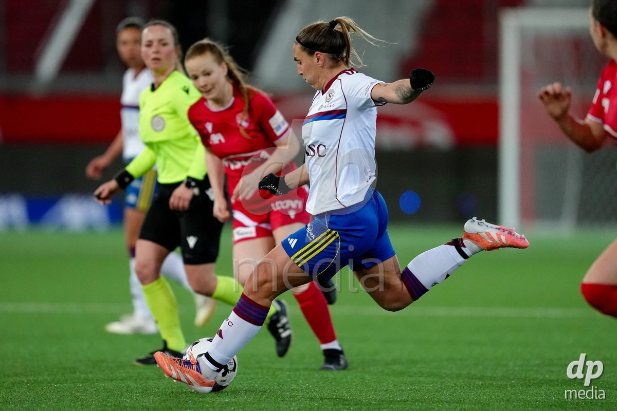 Schweiz: AXA Women's Super League 2025/26, FC Thun vs Servette FC Chenois Feminin - Stockhorn Arena, Thun: Gloria Marinelli (9 Servette FC) in Aktion