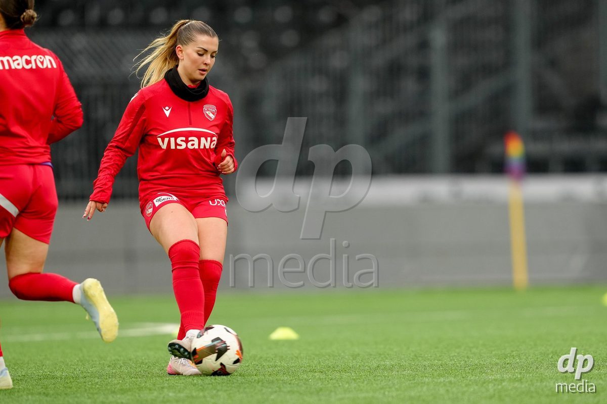 Schweiz: AXA Women's Super League 2025/26, BSC YB Frauen vs FC Thun - Stadion Wankdorf, Bern: Michelle Kohler (27 Thun) beim aufwärmen