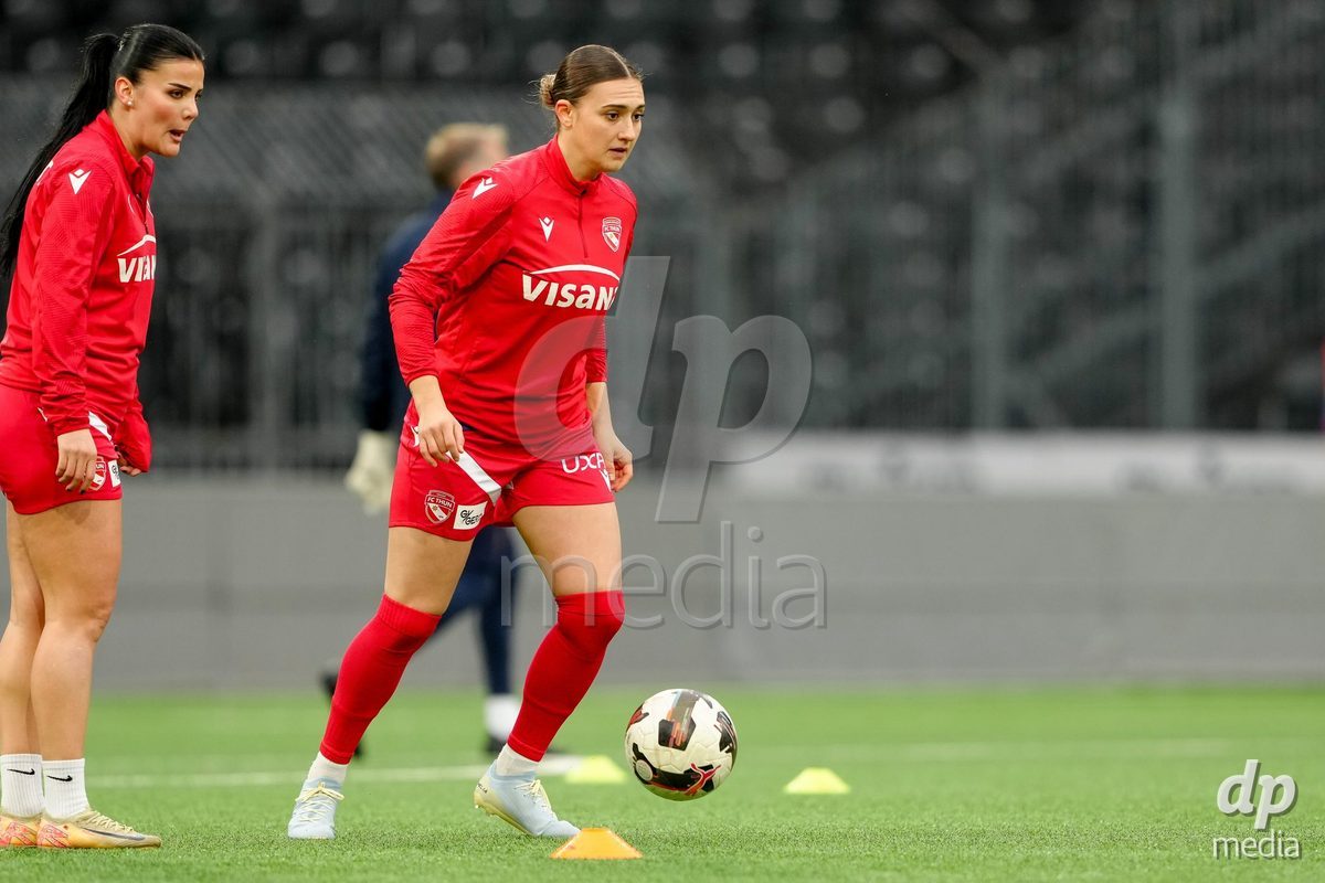 Schweiz: AXA Women's Super League 2025/26, BSC YB Frauen vs FC Thun - Stadion Wankdorf, Bern: Jael Jost (77 Thun) beim aufwärmen