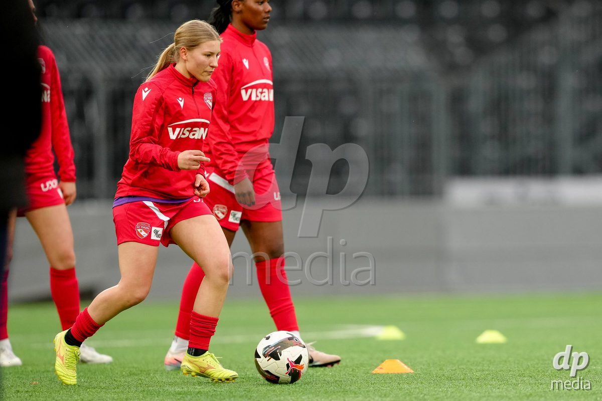 Schweiz: AXA Women's Super League 2025/26, BSC YB Frauen vs FC Thun - Stadion Wankdorf, Bern: Lara Colpi (17 Thun) beim aufwärmen