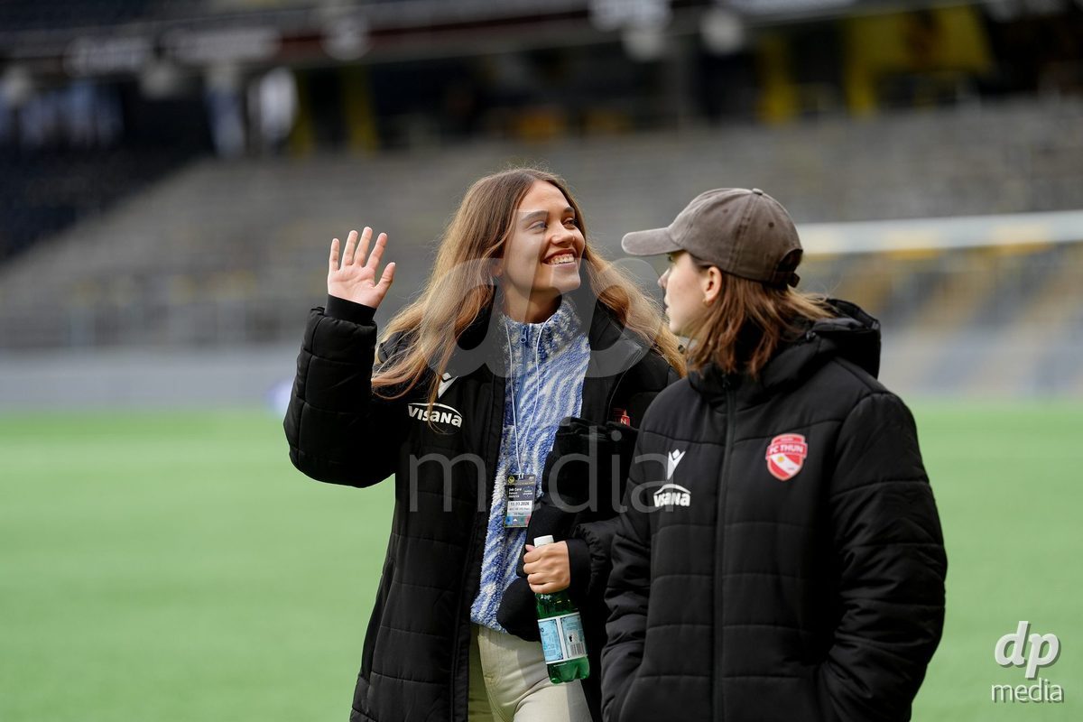 Schweiz: AXA Women's Super League 2025/26, BSC YB Frauen vs FC Thun - Stadion Wankdorf, Bern: Sina Schüpbach (Thun) vor dem Spiel