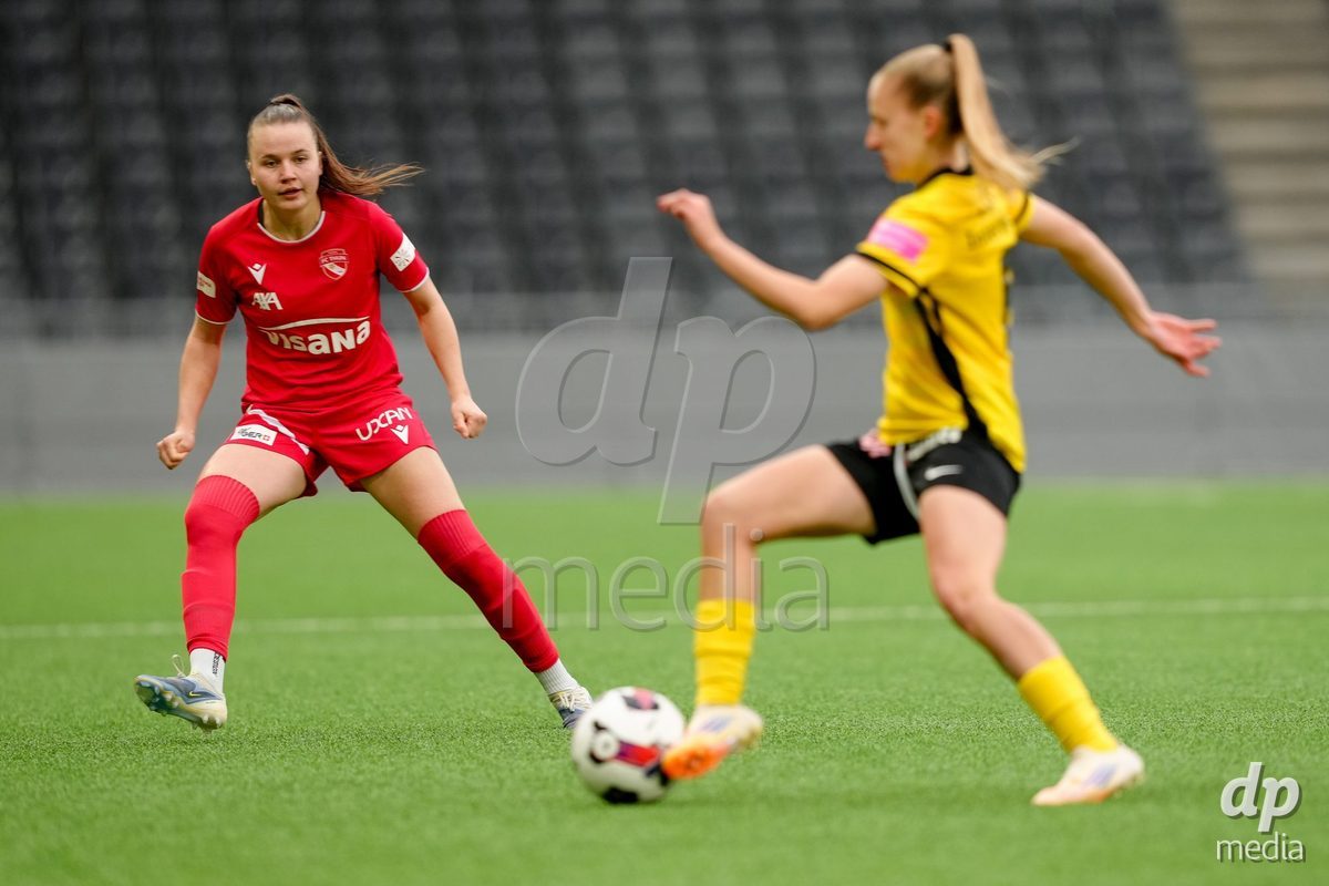 Schweiz: AXA Women's Super League 2025/26, BSC YB Frauen vs FC Thun - Stadion Wankdorf, Bern: Janine Minnig (9 Thun) in Aktion