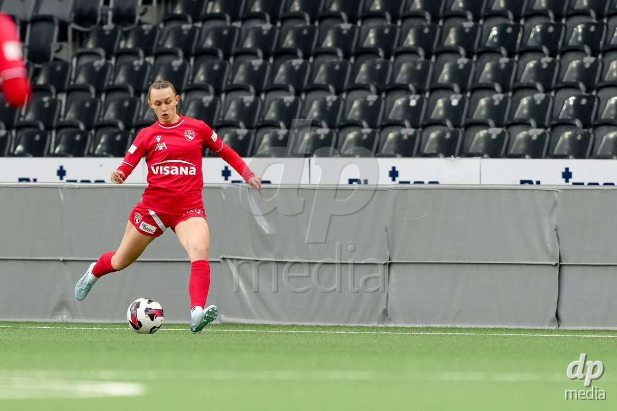 Schweiz: AXA Women's Super League 2025/26, BSC YB Frauen vs FC Thun - Stadion Wankdorf, Bern: Celine Frey (26 Thun) in Aktion