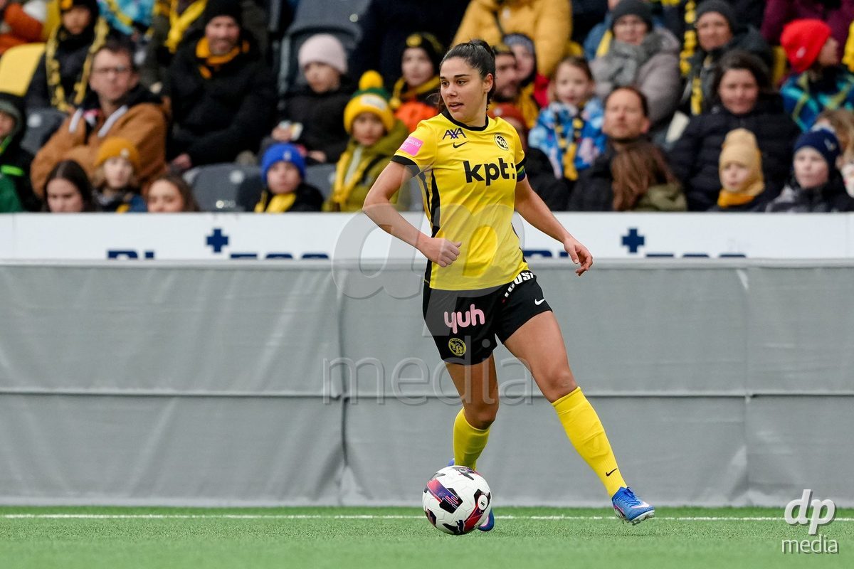 Schweiz: AXA Women's Super League 2025/26, BSC YB Frauen vs FC Thun - Stadion Wankdorf, Bern: Laura Frey (26 YB Frauen) in Aktion