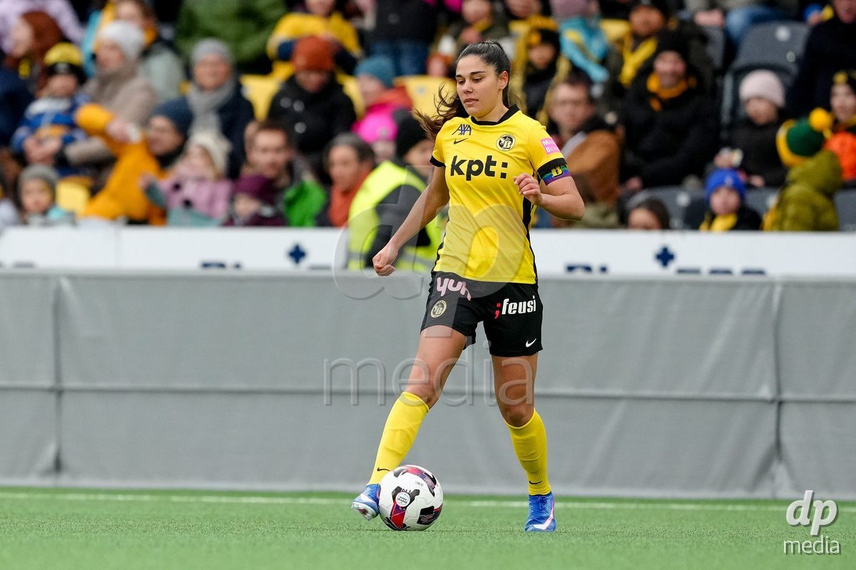 Schweiz: AXA Women's Super League 2025/26, BSC YB Frauen vs FC Thun - Stadion Wankdorf, Bern: Laura Frey (26 YB Frauen) in Aktion