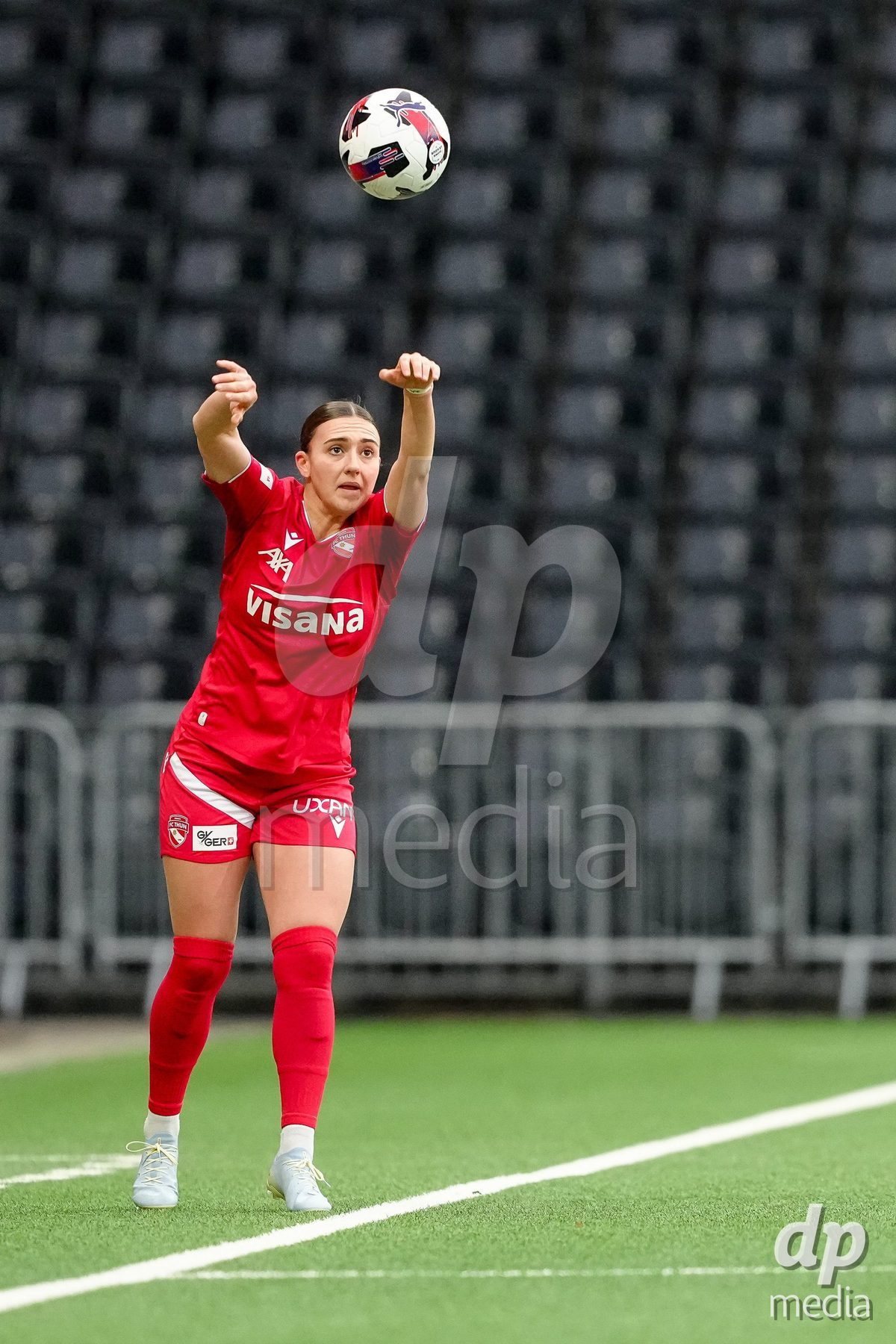 Schweiz: AXA Women's Super League 2025/26, BSC YB Frauen vs FC Thun - Stadion Wankdorf, Bern: Jael Jost (77 Thun) mit einem Einwurf