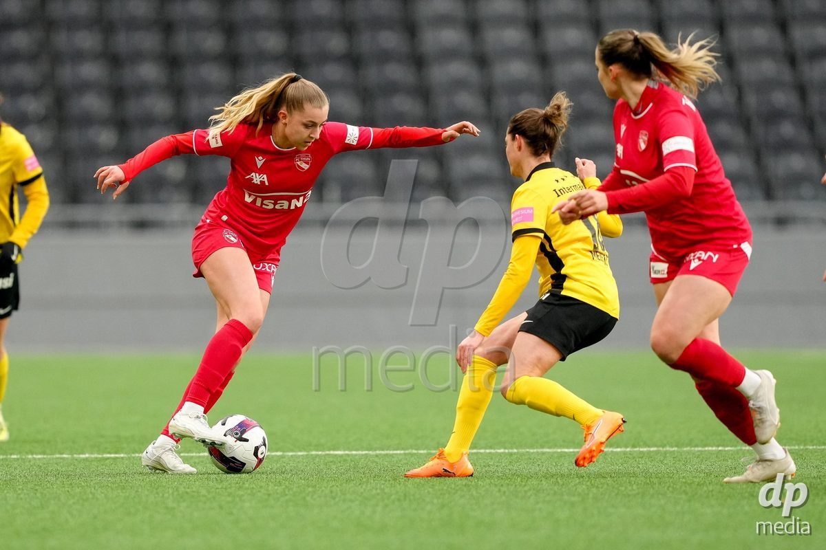 Schweiz: AXA Women's Super League 2025/26, BSC YB Frauen vs FC Thun - Stadion Wankdorf, Bern: Celine Schmid (34 Thun) in Aktion