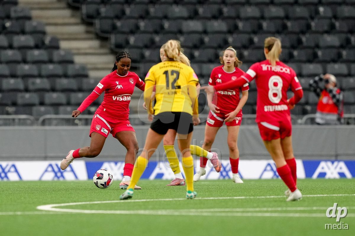 Schweiz: AXA Women's Super League 2025/26, BSC YB Frauen vs FC Thun - Stadion Wankdorf, Bern: Vanessa Wenger (20 Thun) in Aktion