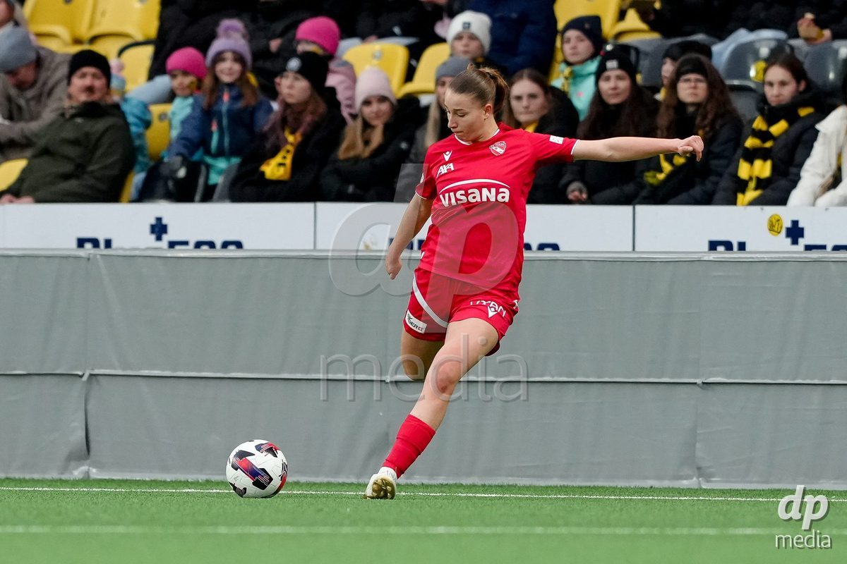 Schweiz: AXA Women's Super League 2025/26, BSC YB Frauen vs FC Thun - Stadion Wankdorf, Bern: Celine Frey (26 Thun) in Aktion