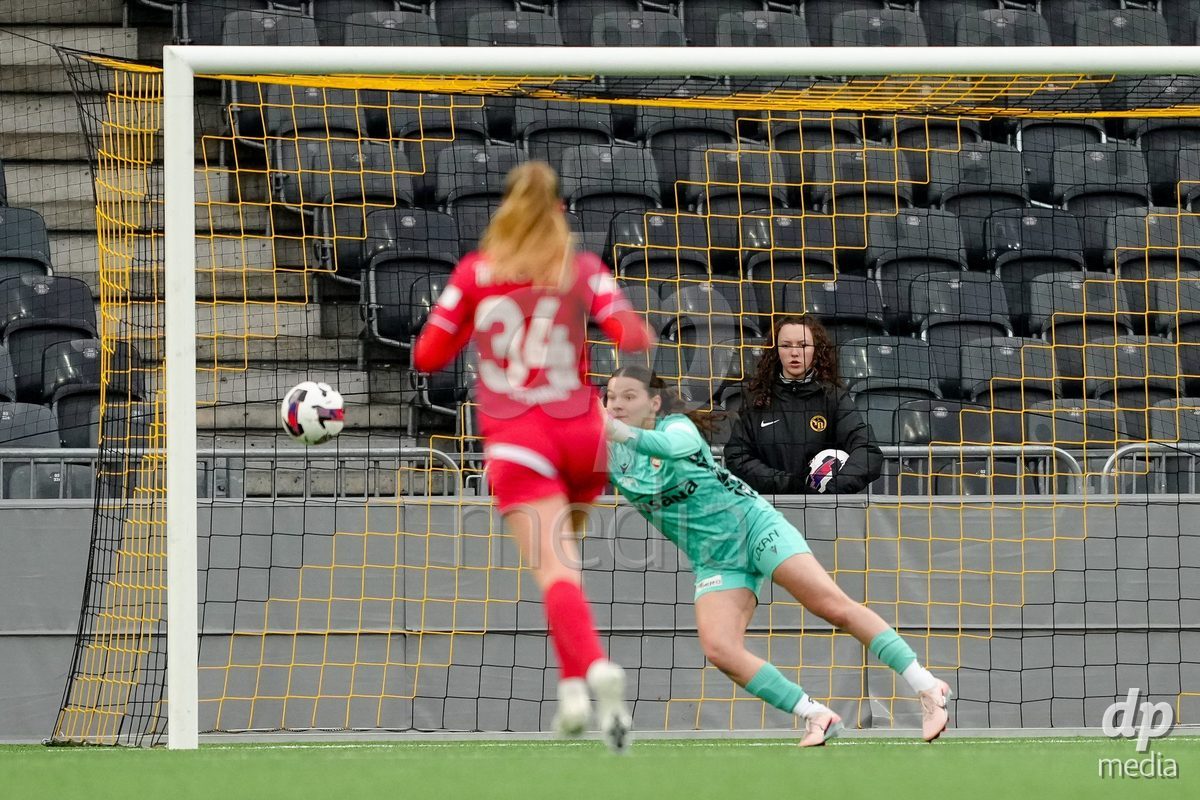 Schweiz: AXA Women's Super League 2025/26, BSC YB Frauen vs FC Thun - Stadion Wankdorf, Bern: Tamara Biedermann (21 Thun) in Aktion