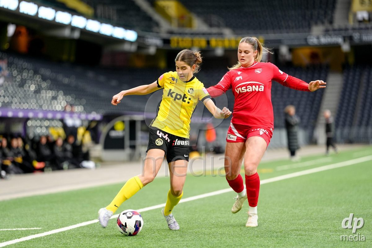 Schweiz: AXA Women's Super League 2025/26, BSC YB Frauen vs FC Thun - Stadion Wankdorf, Bern: Giulia Schlup (31 YB Frauen) im Duell mit Rilana Ueltschi (29 Thun)