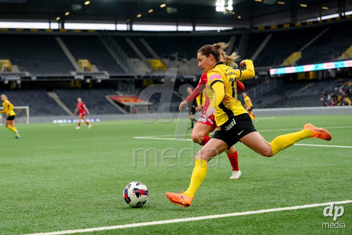 Schweiz: AXA Women's Super League 2025/26, BSC YB Frauen vs FC Thun - Stadion Wankdorf, Bern: Wibke Meister (18 YB Frauen) in Aktion