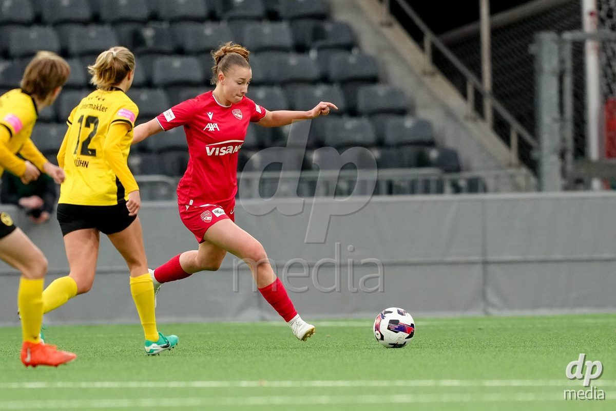 Schweiz: AXA Women's Super League 2025/26, BSC YB Frauen vs FC Thun - Stadion Wankdorf, Bern: Celine Frey (26 Thun) in Aktion