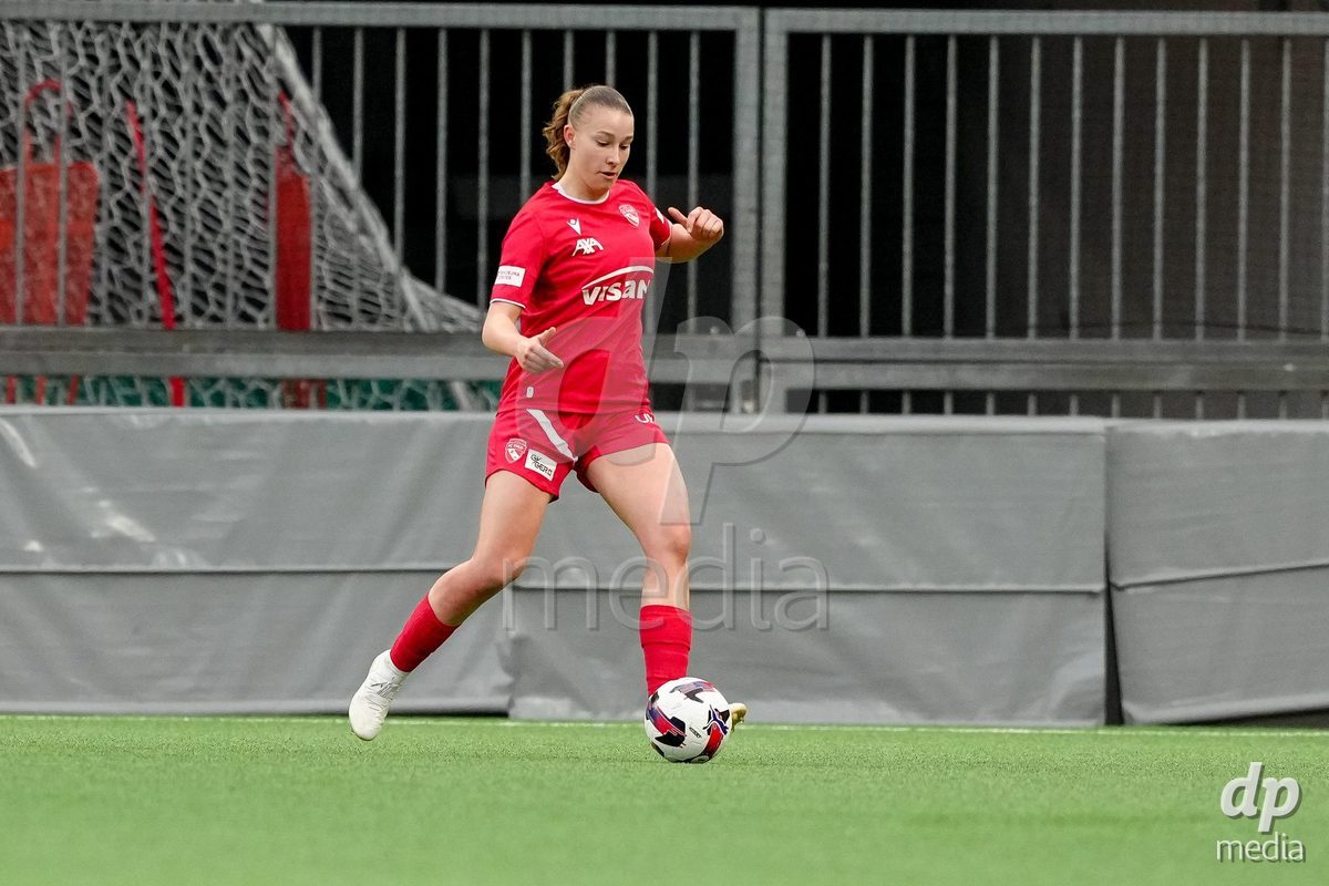 Schweiz: AXA Women's Super League 2025/26, BSC YB Frauen vs FC Thun - Stadion Wankdorf, Bern: Celine Frey (26 Thun) in Aktion