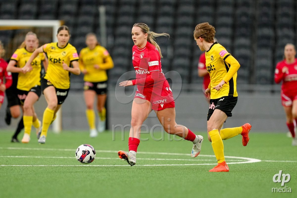 Schweiz: AXA Women's Super League 2025/26, BSC YB Frauen vs FC Thun - Stadion Wankdorf, Bern: Rilana Ueltschi (29 Thun) in Aktion