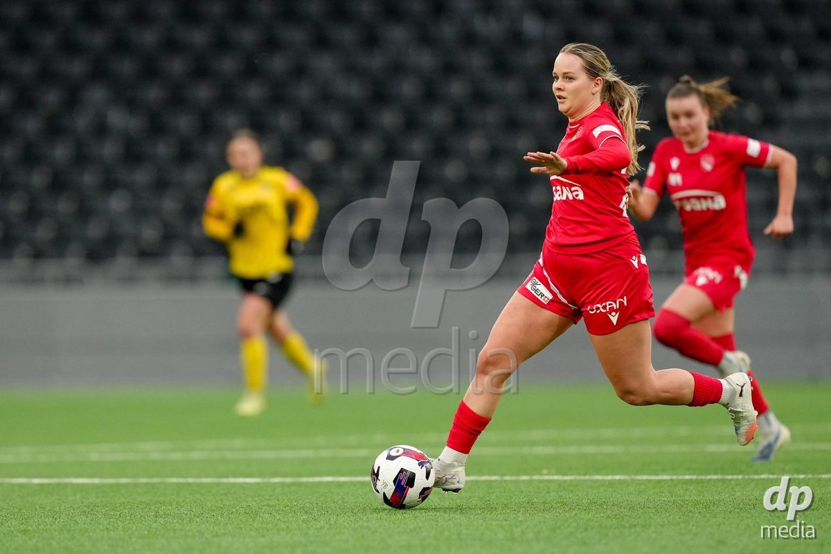 Schweiz: AXA Women's Super League 2025/26, BSC YB Frauen vs FC Thun - Stadion Wankdorf, Bern: Rilana Ueltschi (29 Thun) in Aktion
