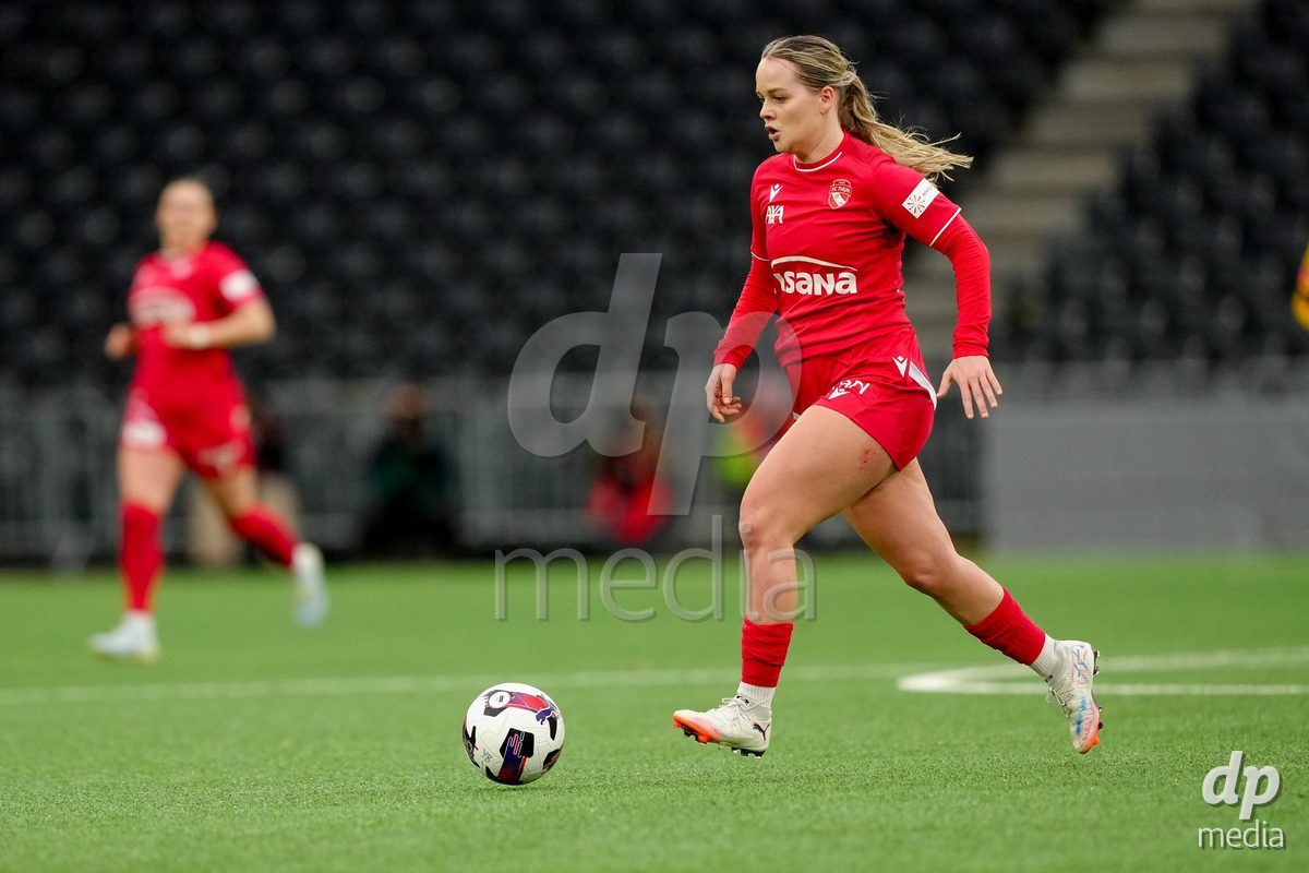 Schweiz: AXA Women's Super League 2025/26, BSC YB Frauen vs FC Thun - Stadion Wankdorf, Bern: Rilana Ueltschi (29 Thun) in Aktion