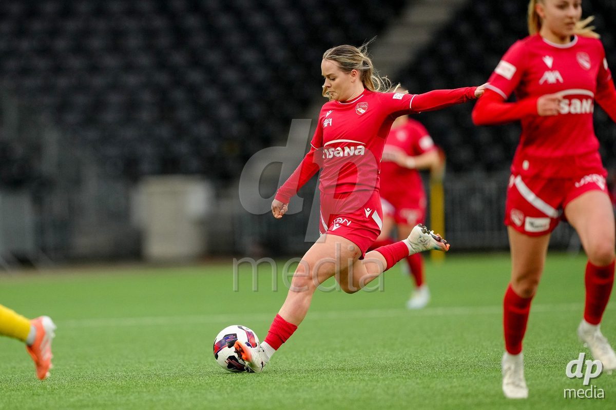 Schweiz: AXA Women's Super League 2025/26, BSC YB Frauen vs FC Thun - Stadion Wankdorf, Bern: Rilana Ueltschi (29 Thun) in Aktion