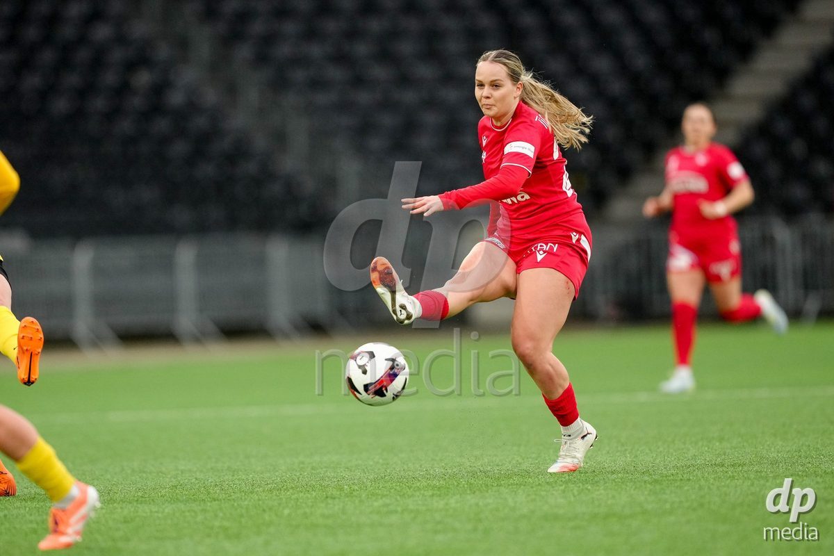 Schweiz: AXA Women's Super League 2025/26, BSC YB Frauen vs FC Thun - Stadion Wankdorf, Bern: Rilana Ueltschi (29 Thun) in Aktion