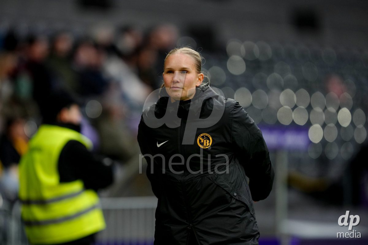 Schweiz: AXA Women's Super League 2025/26, BSC YB Frauen vs FC Thun - Stadion Wankdorf, Bern: Smilla Reinauer (21 YB Frauen) beim Aufwärmen während des Spiels
