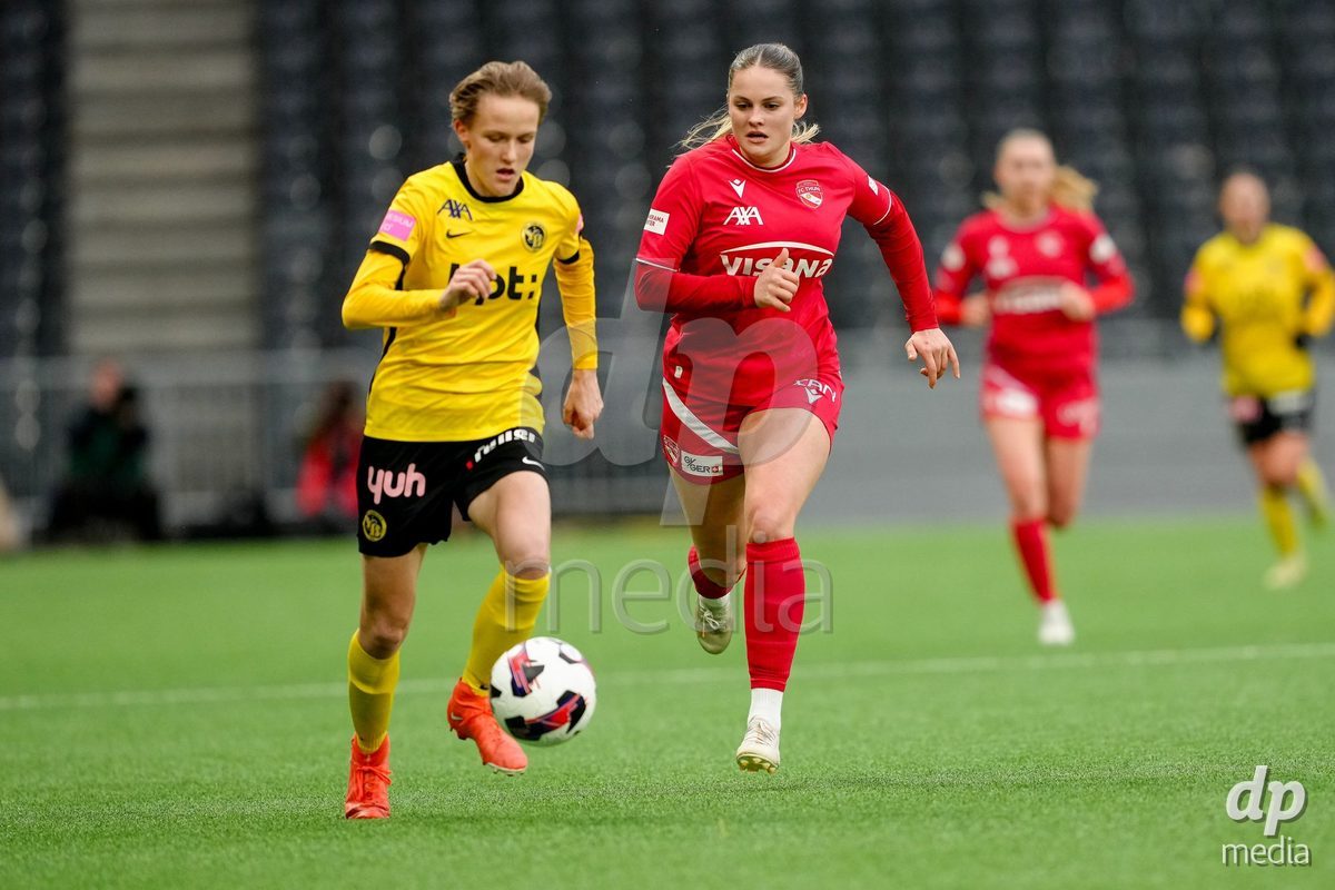 Schweiz: AXA Women's Super League 2025/26, BSC YB Frauen vs FC Thun - Stadion Wankdorf, Bern: Selina Ueltschi (11 Thun) im Duell mit Bianca Dysli (23 YB Frauen)