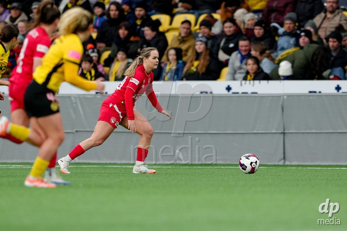 Schweiz: AXA Women's Super League 2025/26, BSC YB Frauen vs FC Thun - Stadion Wankdorf, Bern: Selina Ueltschi (11 Thun) in Aktion