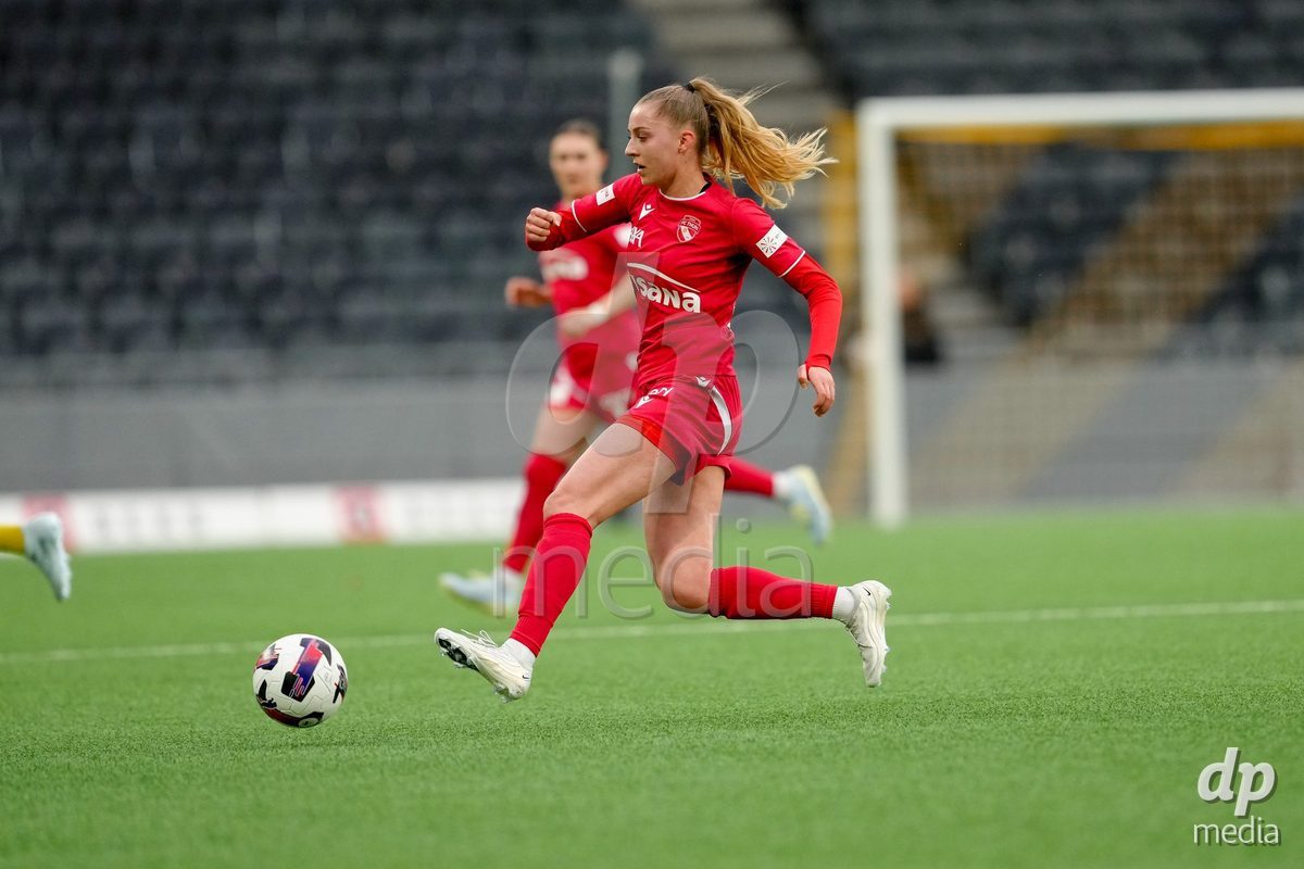 Schweiz: AXA Women's Super League 2025/26, BSC YB Frauen vs FC Thun - Stadion Wankdorf, Bern: Celine Schmid (34 Thun) in Aktion