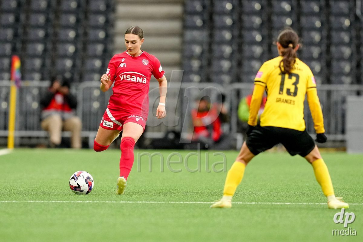Schweiz: AXA Women's Super League 2025/26, BSC YB Frauen vs FC Thun - Stadion Wankdorf, Bern: Jael Jost (77 Thun) in Aktion