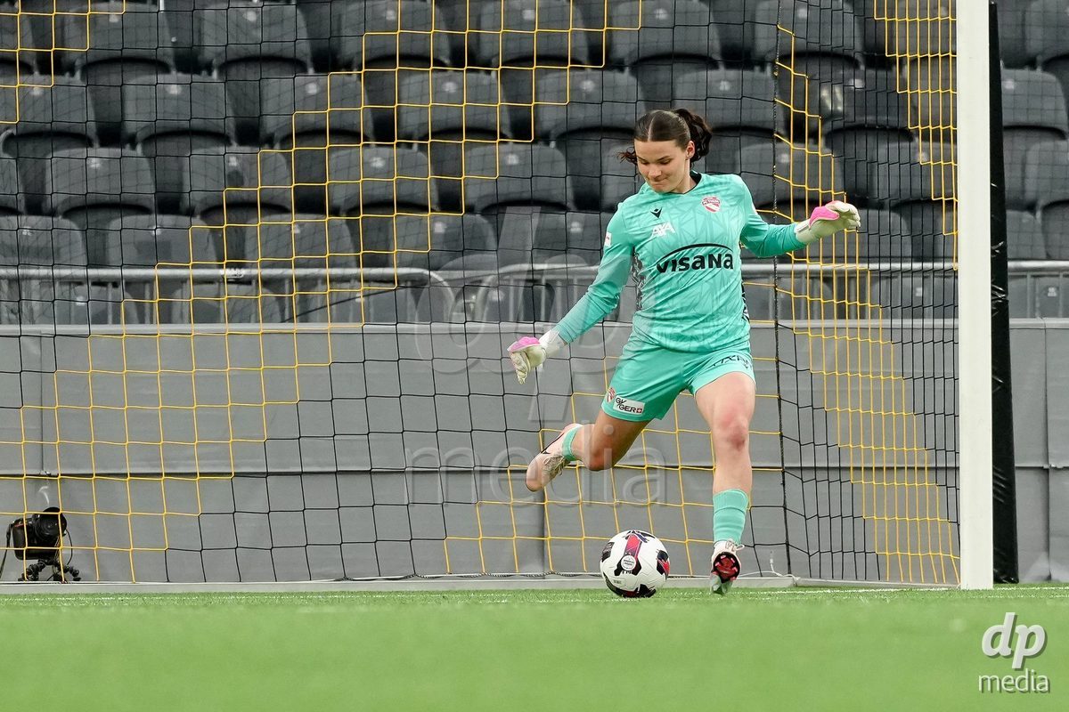 Schweiz: AXA Women's Super League 2025/26, BSC YB Frauen vs FC Thun - Stadion Wankdorf, Bern: Tamara Biedermann (21 Thun) in Aktion