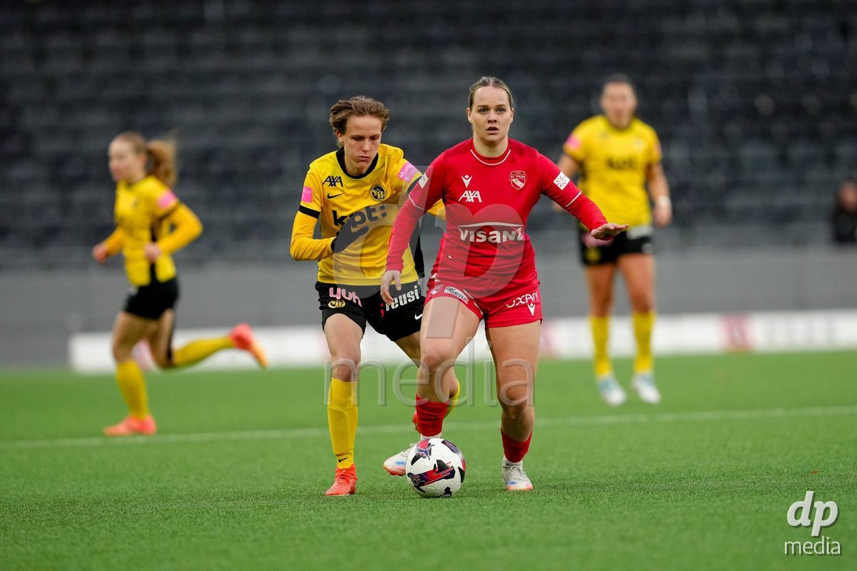 Schweiz: AXA Women's Super League 2025/26, BSC YB Frauen vs FC Thun - Stadion Wankdorf, Bern: Rilana Ueltschi (29 Thun) im Duell mit Bianca Dysli (23 YB Frauen)