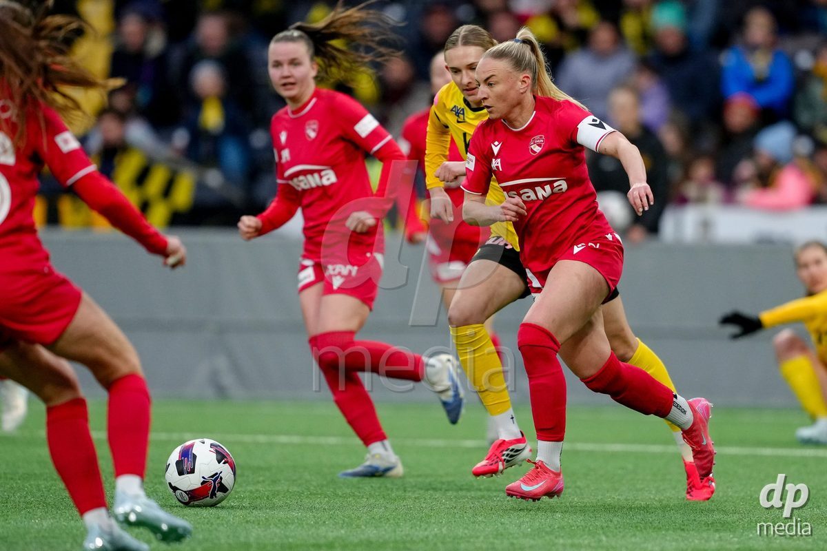Schweiz: AXA Women's Super League 2025/26, BSC YB Frauen vs FC Thun - Stadion Wankdorf, Bern: Shenia Schmid (61 Thun) in Aktion