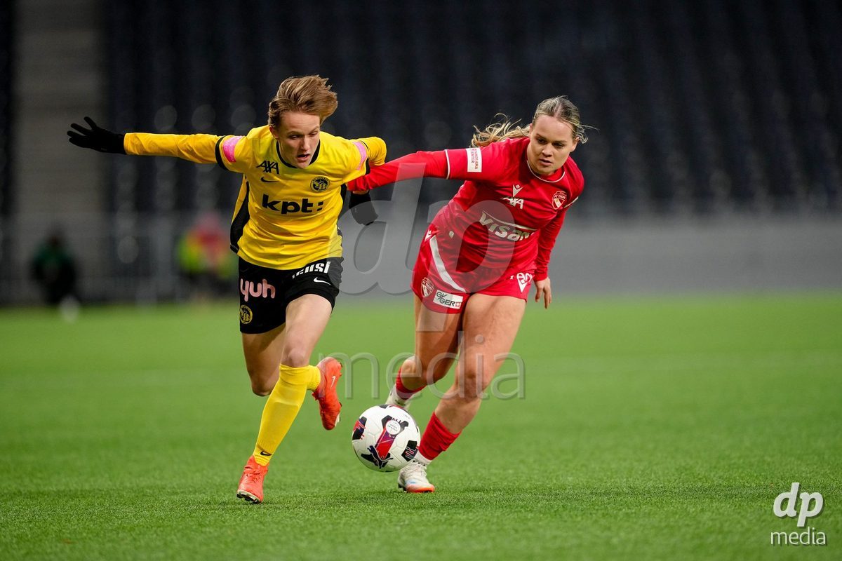 Schweiz: AXA Women's Super League 2025/26, BSC YB Frauen vs FC Thun - Stadion Wankdorf, Bern: Bianca Dysli (23 YB Frauen) im Duell mit Rilana Ueltschi (29 Thun)