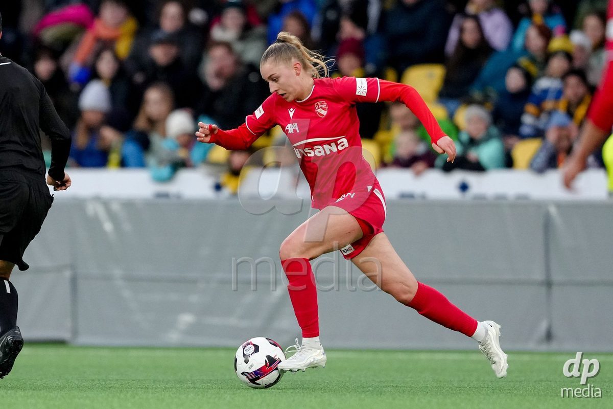 Schweiz: AXA Women's Super League 2025/26, BSC YB Frauen vs FC Thun - Stadion Wankdorf, Bern: Celine Schmid (34 Thun) in Aktion