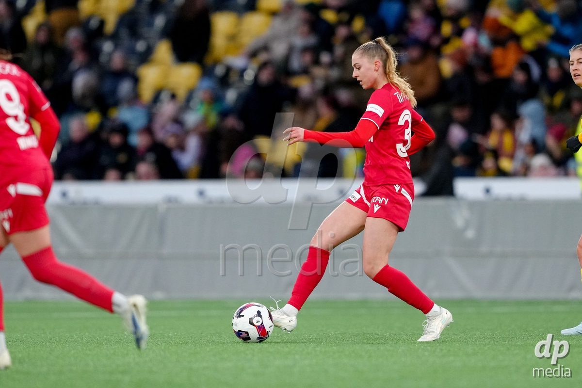 Schweiz: AXA Women's Super League 2025/26, BSC YB Frauen vs FC Thun - Stadion Wankdorf, Bern: Celine Schmid (34 Thun) in Aktion