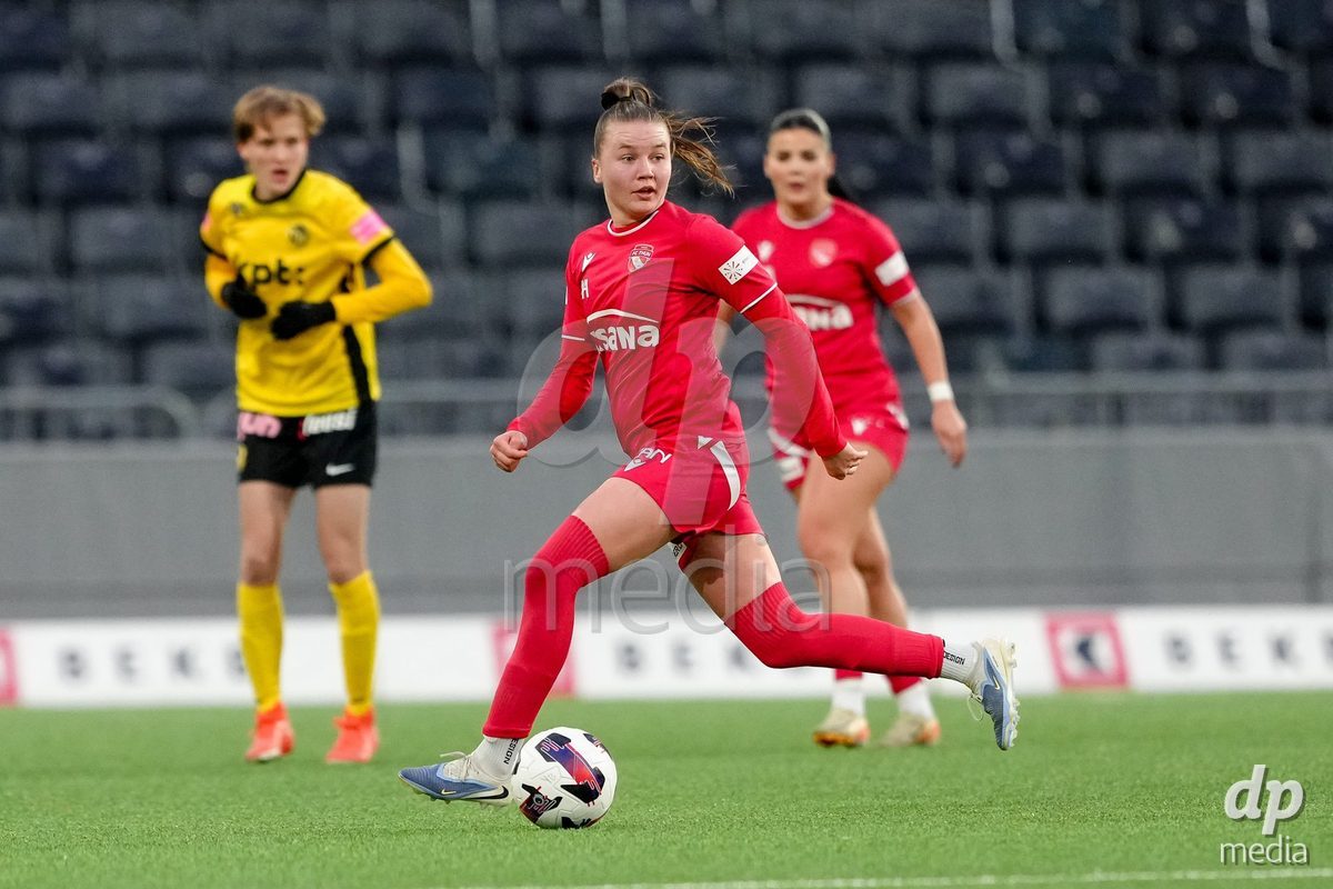 Schweiz: AXA Women's Super League 2025/26, BSC YB Frauen vs FC Thun - Stadion Wankdorf, Bern: Janine Minnig (9 Thun) in Aktion