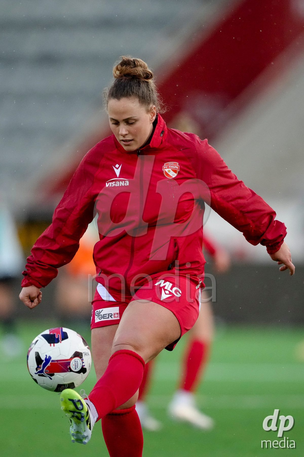 Schweiz: AXA Womens Super League 2025/26, FC Thun vs FC St.Gallen 1879 - Stockhorn Arena, Thun: Alana Burkhart (22 Thun) beim Warmup
