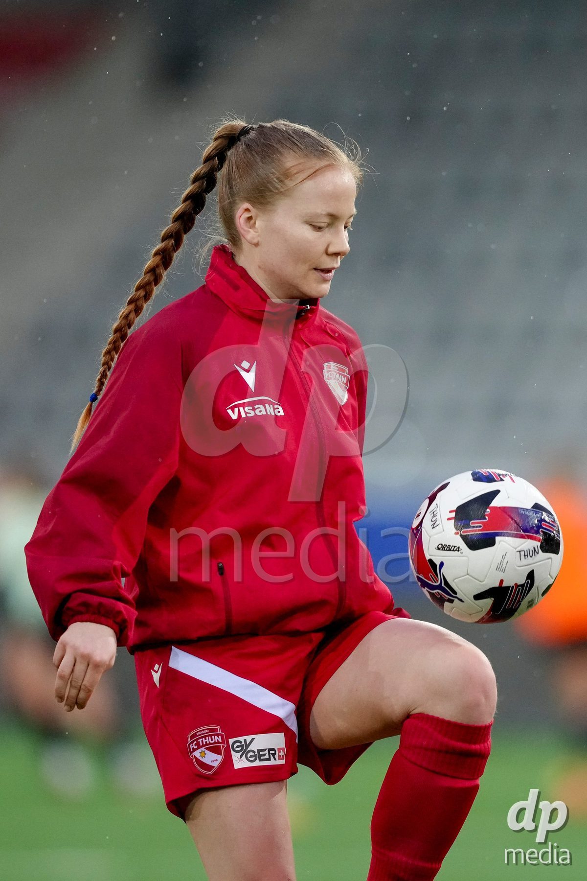 Schweiz: AXA Womens Super League 2025/26, FC Thun vs FC St.Gallen 1879 - Stockhorn Arena, Thun: Karen Martin (25 Thun) beim Warmup