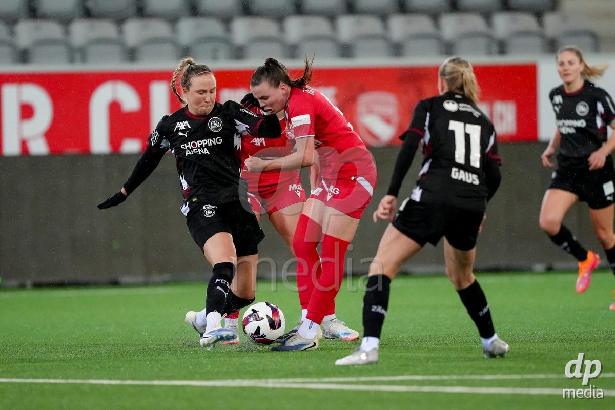 Schweiz: AXA Womens Super League 2025/26, FC Thun vs FC St.Gallen 1879 - Stockhorn Arena, Thun: Alisha Heiniger (6 Thun)