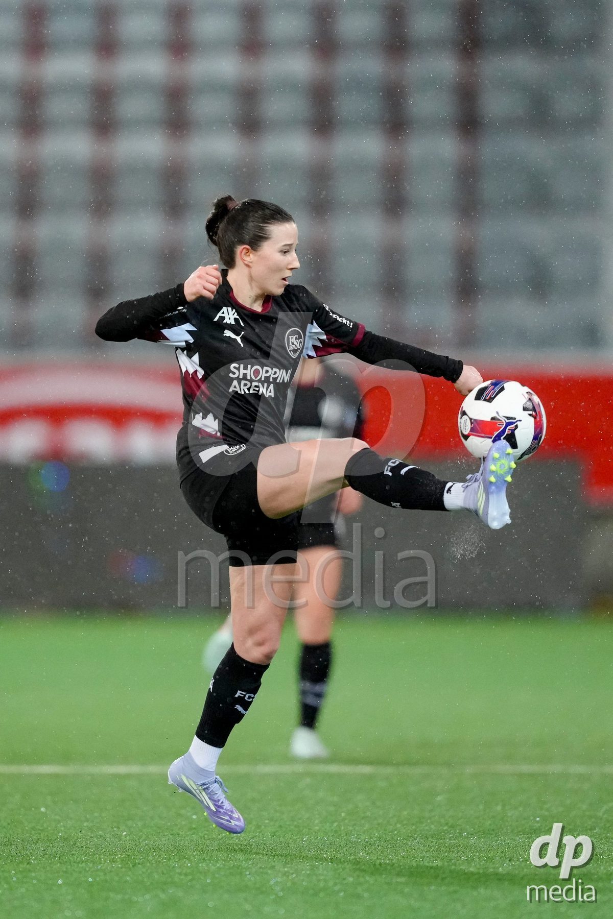 Schweiz: AXA Womens Super League 2025/26, FC Thun vs FC St.Gallen 1879 - Stockhorn Arena, Thun: Lea Eisenring (23 FC St.Gallen) in Aktion